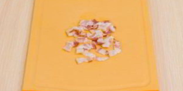 печень в беконе в томатном соусе