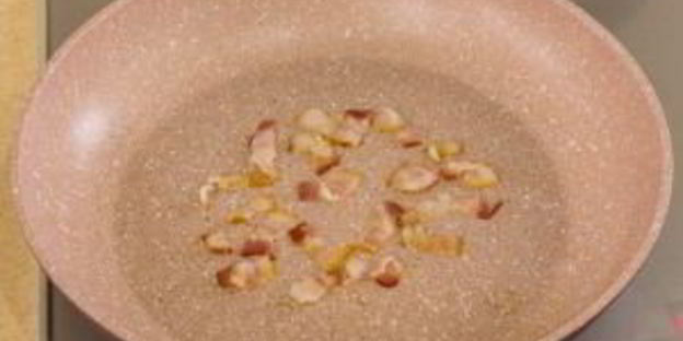 печень в беконе в томатном соусе