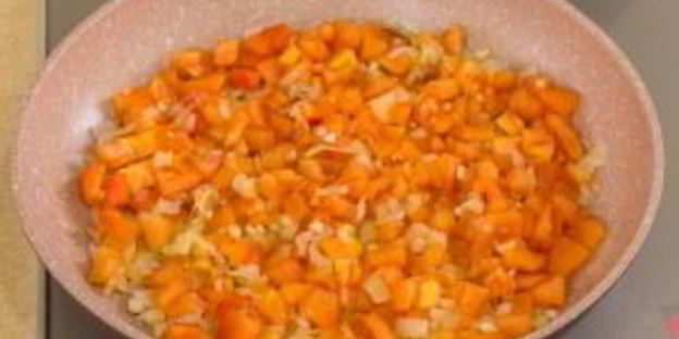 печень в беконе в томатном соусе