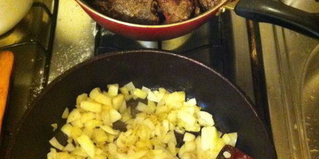 печень ягненка в сметане