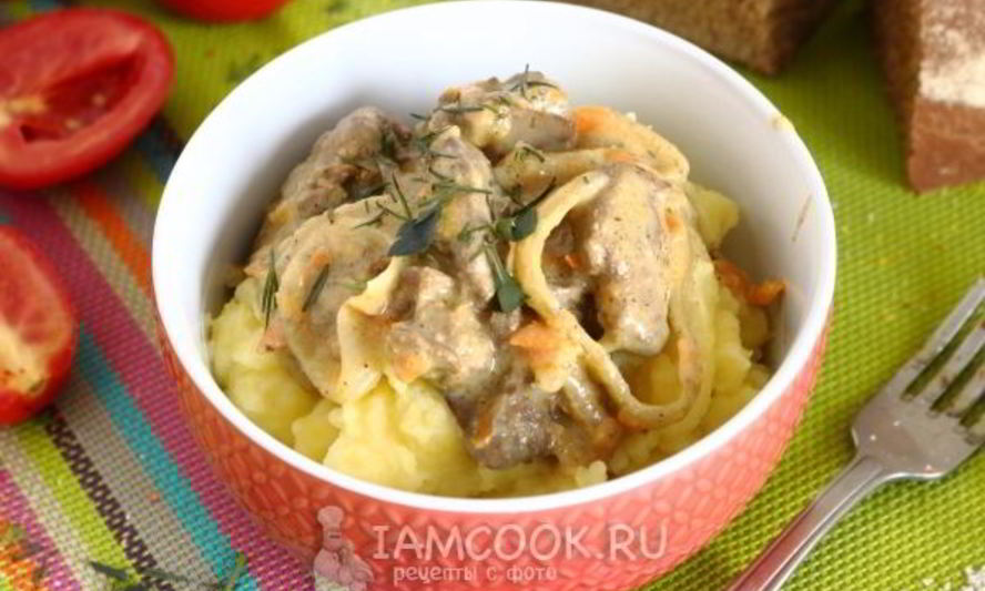 Рецепт тушеной печени со сметаной, морковью и луком