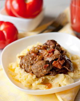 Утиная печень с томатами и бальзамическим уксусом