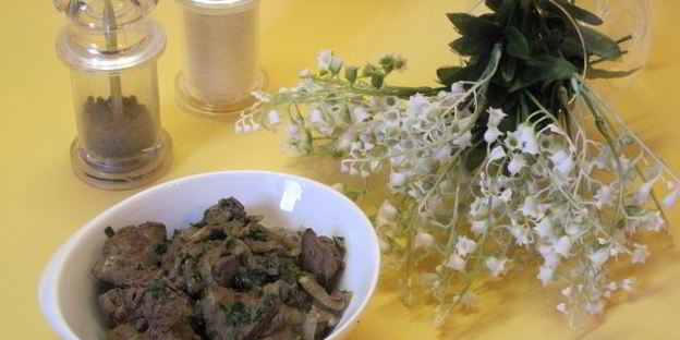 жареная куриная печень с кинзой