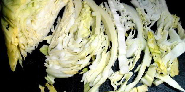 ленивые пельмени на овощной подушке