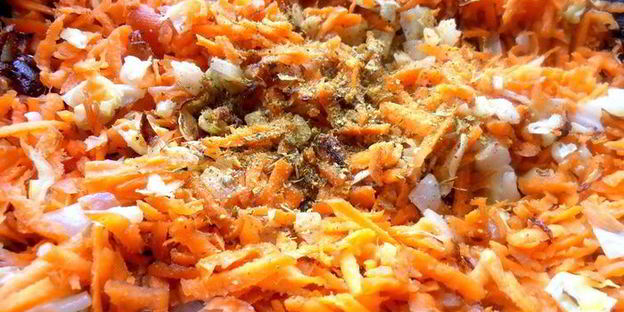 ленивые пельмени на овощной подушке