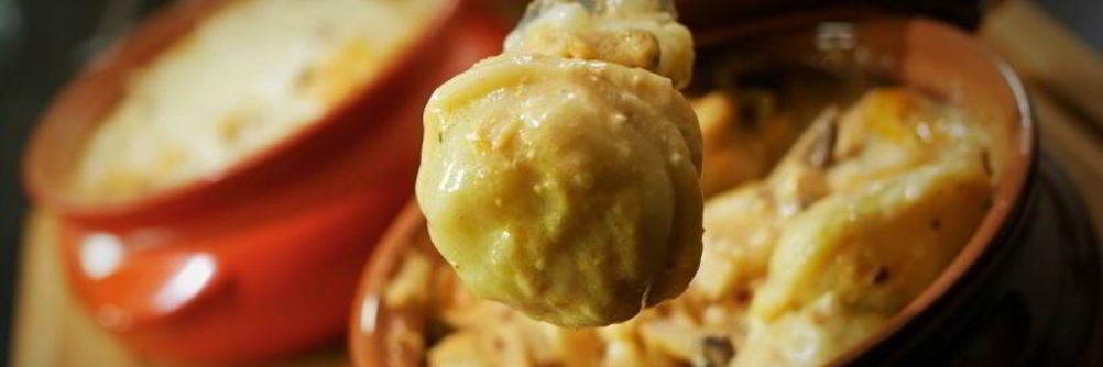 Пельмени с грибами в горшочках