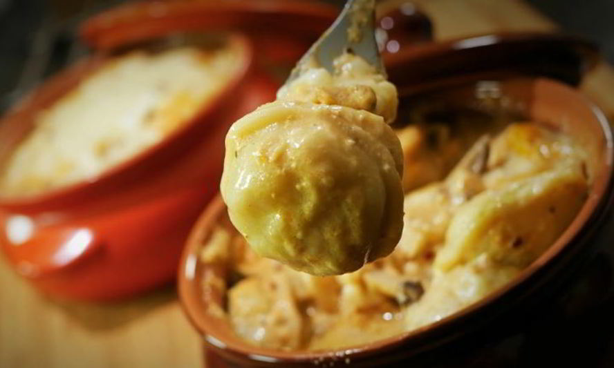 Рецепт пельменей с грибами в горшочках