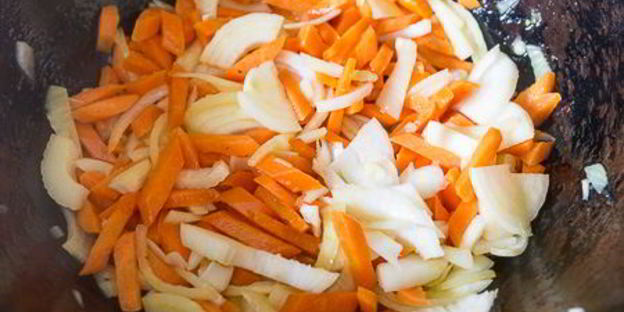 быстрый плов со свининой и фасолью