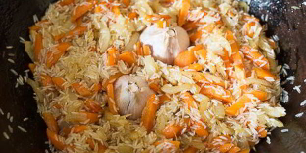 быстрый плов со свининой и фасолью