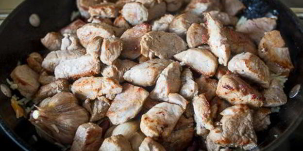 быстрый плов со свининой и фасолью