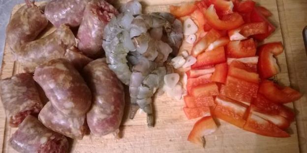 паэлья с колбасками
