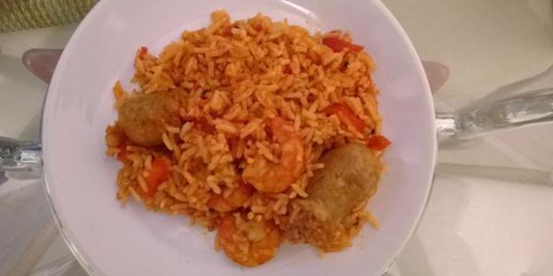паэлья с колбасками