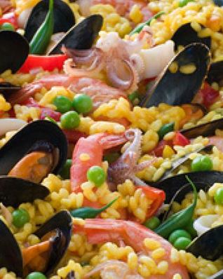 Паэлья с морепродуктами и стручковой фасолью