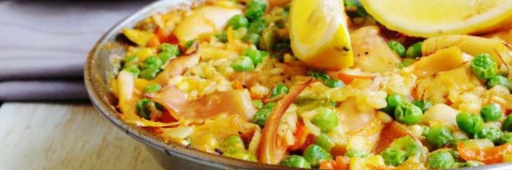 Паэлья с овощами и кальмарами