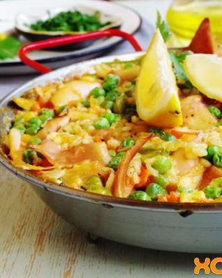 Паэлья с овощами и кальмарами