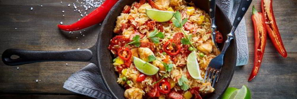 Паэлья с цыпленком и чорризо