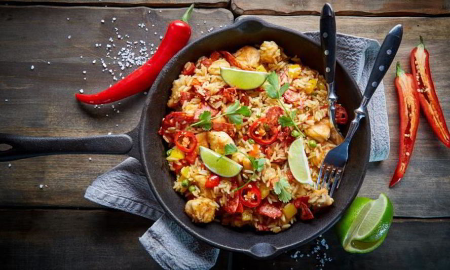 Рецепт паэльи с цыпленком и чорризо