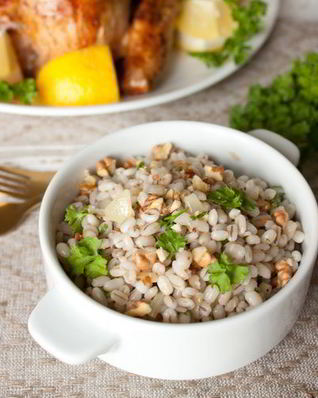 Пилав из перловой крупы с грецкими орехами