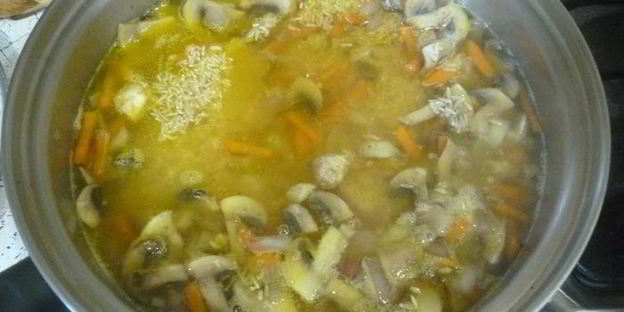 плов из бурого риса с грибами