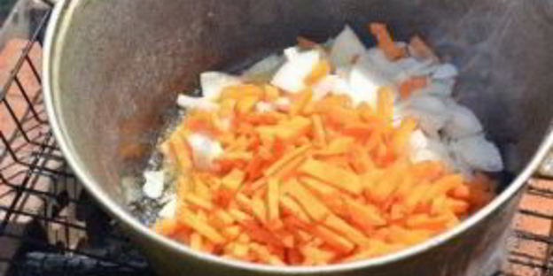 плов на костре со свининой