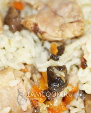 Плов с курицей и грибами