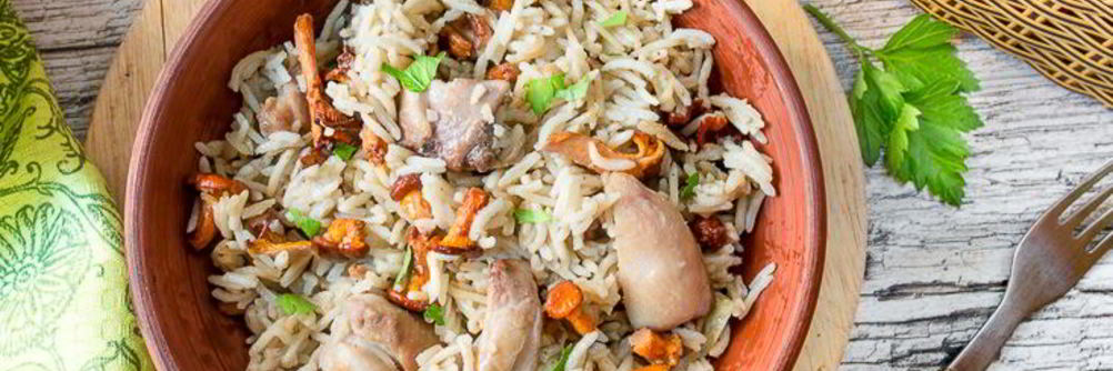 Плов с курицей и лисичками