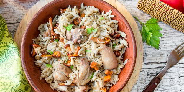 плов с курицей и лисичками