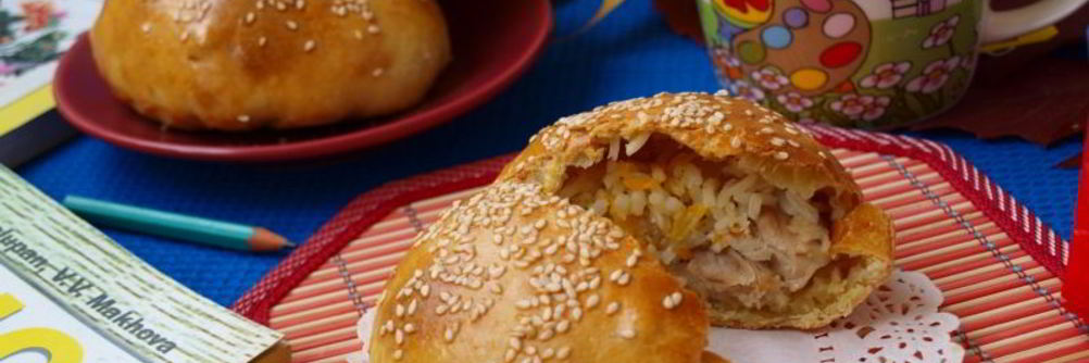 Плов с курицей в булочке