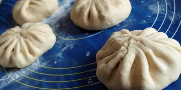 плов с курицей в булочке