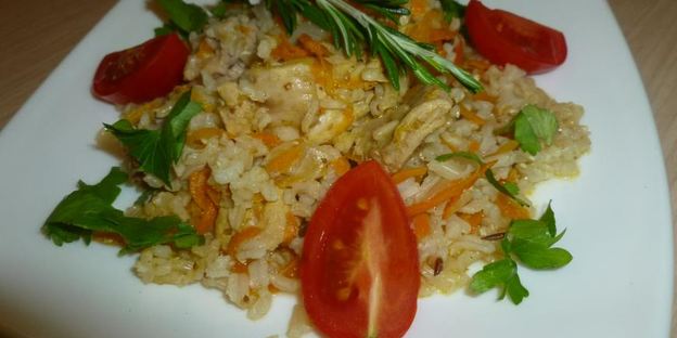 плов с мясом кролика и коричневым рисом