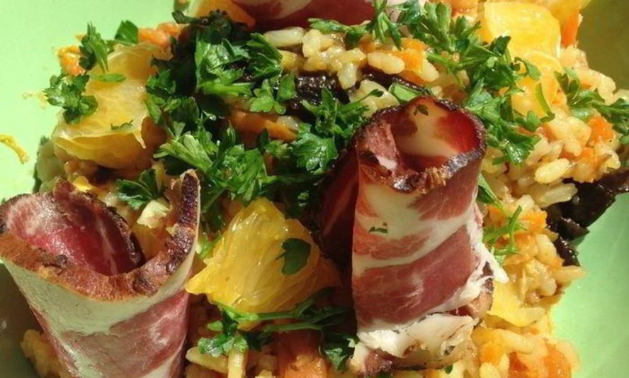 Рецепт плова с сухофруктами, апельсинами и копченой корейкой