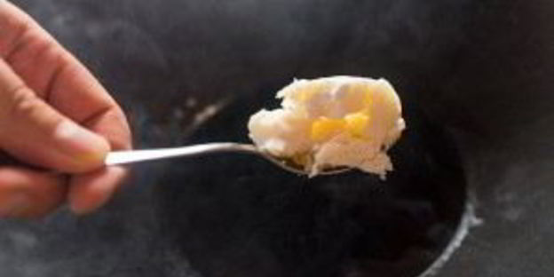 плов с яйцом