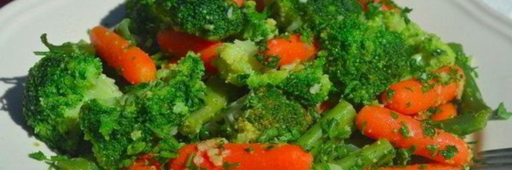 Полезный гарнир из брокколи и моркови