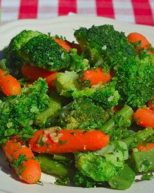 Полезный гарнир из брокколи и моркови