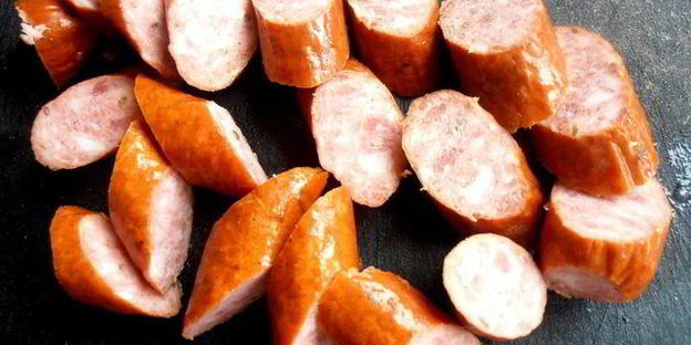 быстрое рагу с колбасками и фасолью