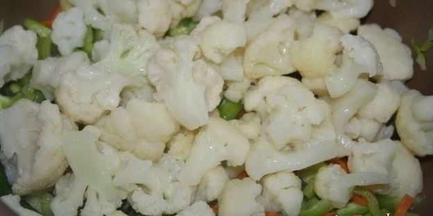 диетическое овощное рагу со спаржей и яйцами