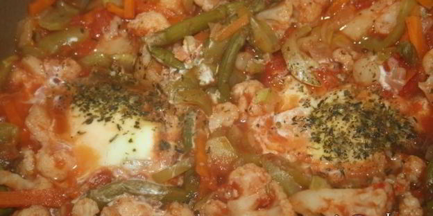 диетическое овощное рагу со спаржей и яйцами