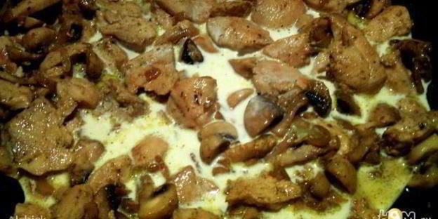 фрикасе из курицы с шампиньонами