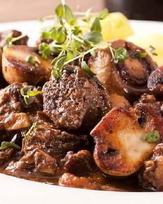 Говяжье рагу в красном вине