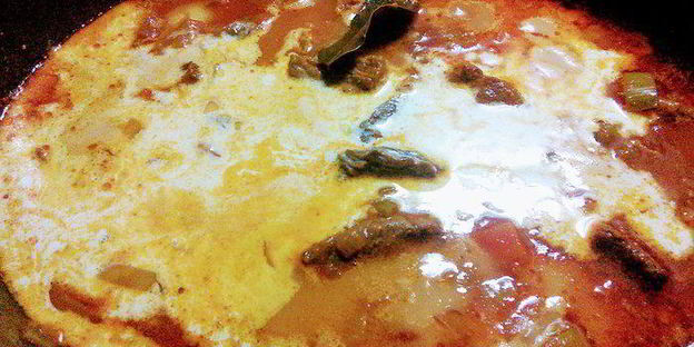 говяжье рагу в томатно-сливочном соусе