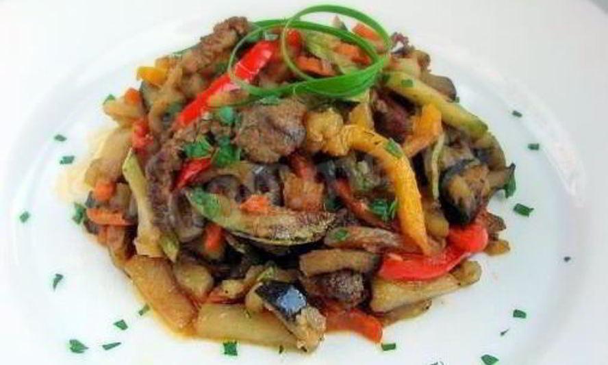 Рецепт кабачков тушеных с мясом и картошкой