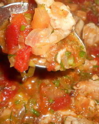Куриное рагу с помидорами и луком