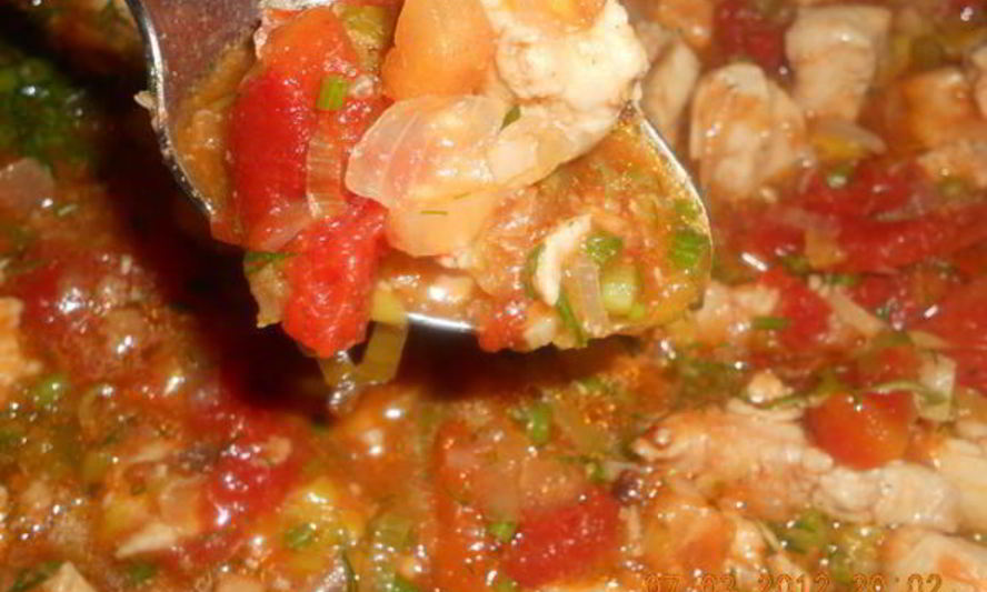 Рецепт куриного рагу с помидорами и луком