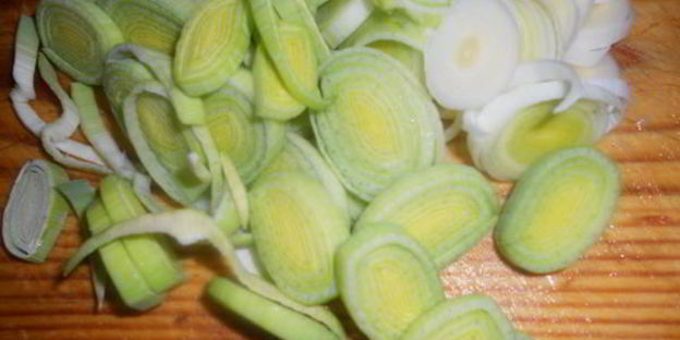 куриное рагу с помидорами и луком