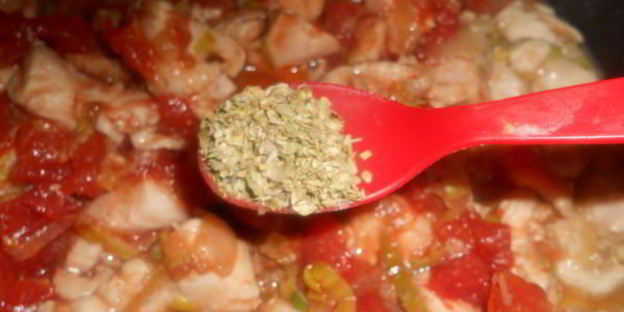 куриное рагу с помидорами и луком