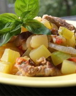 Мясное рагу с кабачками