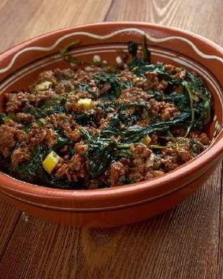 Мясное рагу со шпинатом