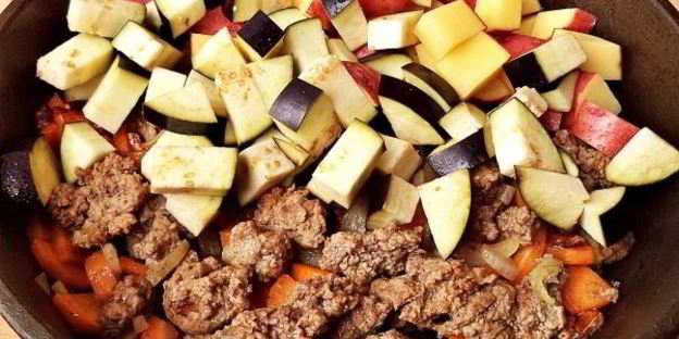 овощное рагу с фаршем и кабачками