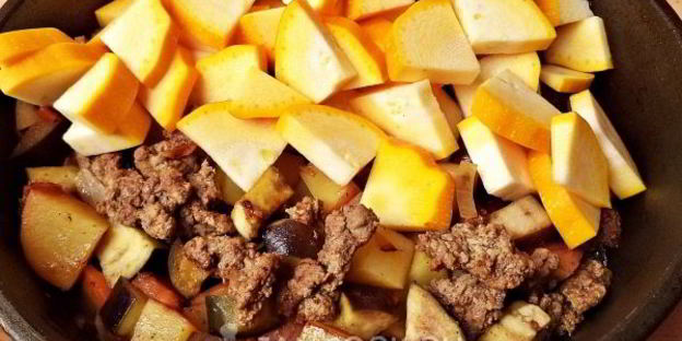 овощное рагу с фаршем и кабачками