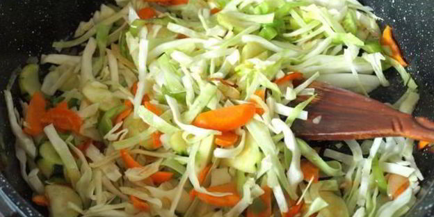 овощное рагу с кабачками и капустой